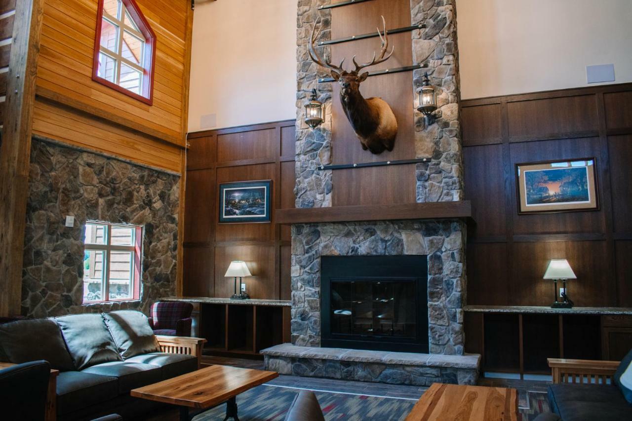 The Lodge At Mauston エクステリア 写真